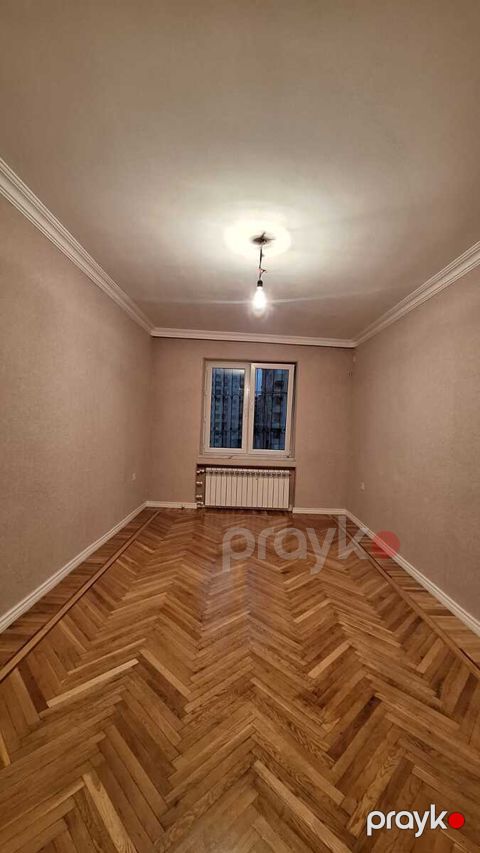 Satılır 3 otaqlı köhnə tikili 90 m² — Bakı