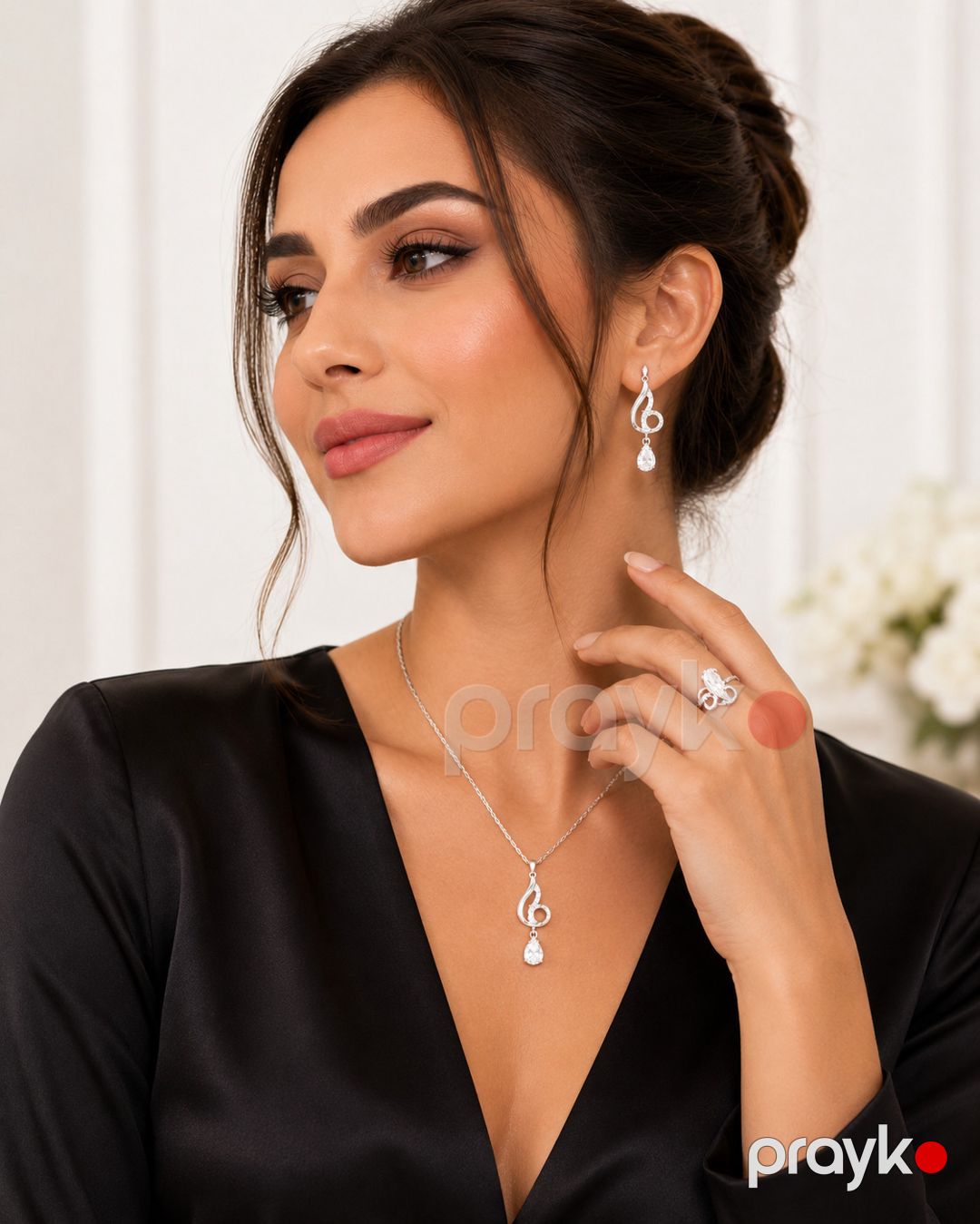 Veloura Luxury Silver Collection Qadın Zinət Dəsti Premium Zirkon Daşlı Boyunbağı, 2 Ədəd Sırğa və Üzük Komplekti Parlaq Gümüş Rəng Elegant Takı Seti Xüsusi Günlər üçün Lüks Hədiyyə Seçimi 6 Ay Zəmanətli Premium Aksesuar — Mallar, Bakı (2)