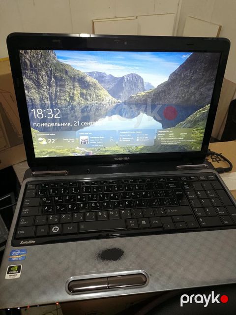 Toshiba noutbuku satılır — Bakı