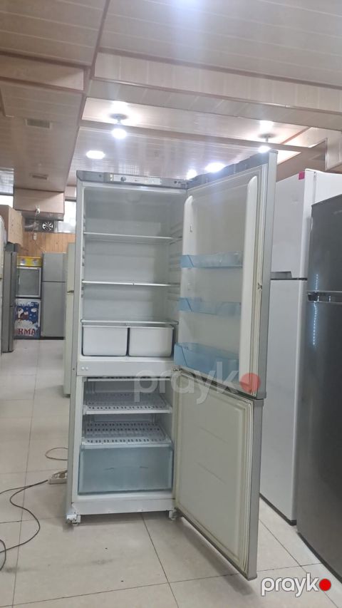 Soyuducu (alt kameralı dondurucu) - Korpus rəngi: Gümüş/boz - Qapı — Digah