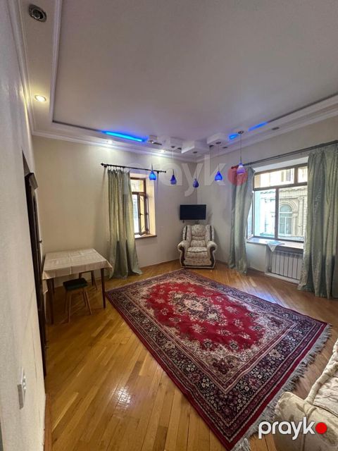 İcarəyə verilir 2 otaqlı köhnə tikili 65 m² — Bakı