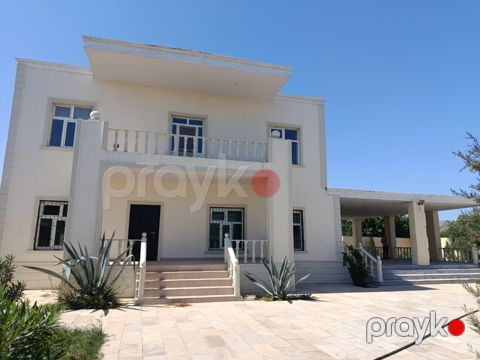 Satılır 5 otaqlı həyət evi/bağ evi 300 m² — Bakı