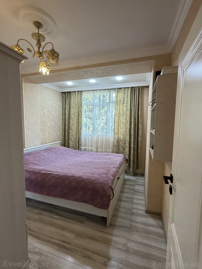 Satılır 2 otaqlı Mənzil Köhnə tikili 40 m² Bakı, Binəqədi r., Azadlıq prospekti m., 8-ci mikrorayon — Bakı