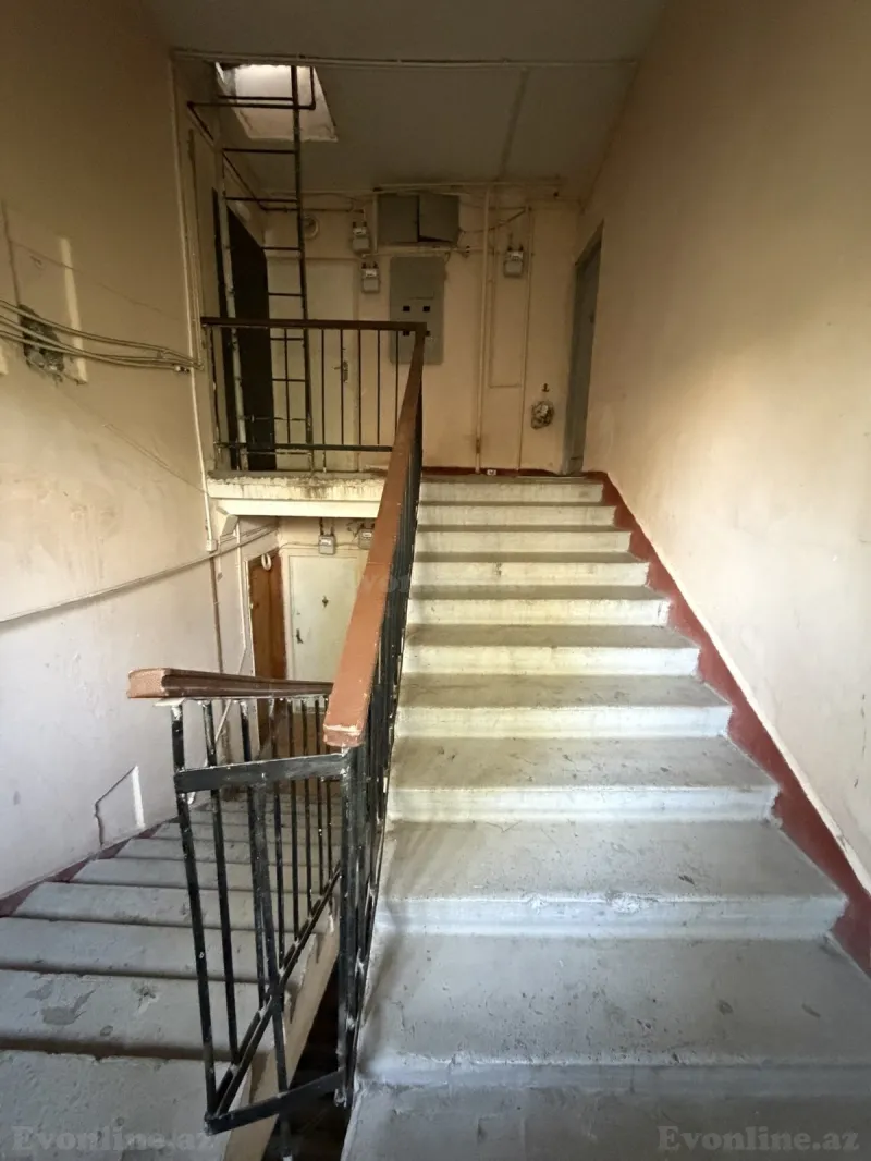 Satılır 2 otaqlı Mənzil Köhnə tikili 40 m² Bakı, Binəqədi r., Azadlıq prospekti m., 8-ci mikrorayon — Mənzil, Bakı (2)