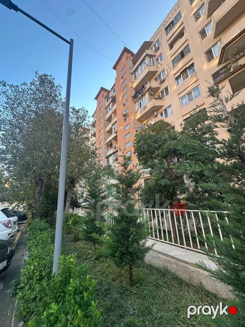 Satılır 4 otaqlı köhnə tikili 100 m² — Bakı