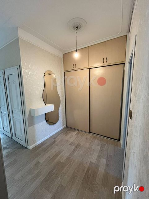 Satılır 2 otaqlı köhnə tikili 65 m² — Bakı