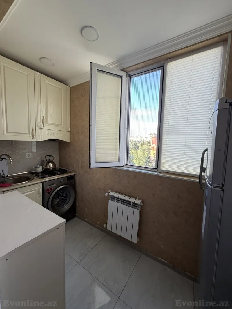 Satılır 2 otaqlı Mənzil Köhnə tikili 40 m² Bakı, Binəqədi r., Azadlıq prospekti m., 8-ci mikrorayon — Mənzil, Bakı (6)