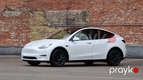 Tesla Model Y qapısı — Bakı