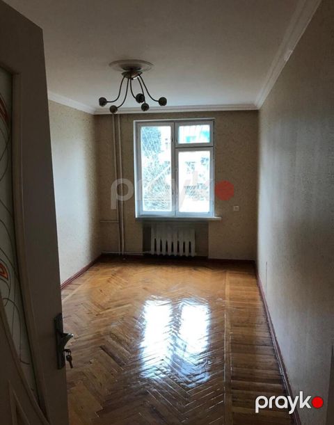 Satılır 2 otaqlı köhnə tikili 80 m² — Bakı