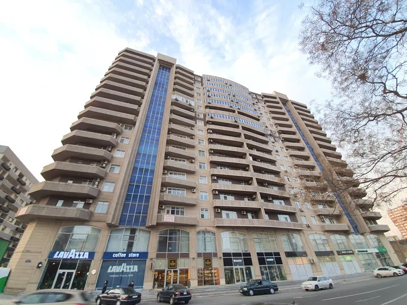 3 otaqlı mənzil 170 m² kirayə verilir — Bakı
