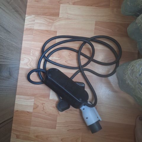Məhsul: Elektrik avtomobili üçün daşınan şarj kabeli (Evse) Təsvir — Qazax