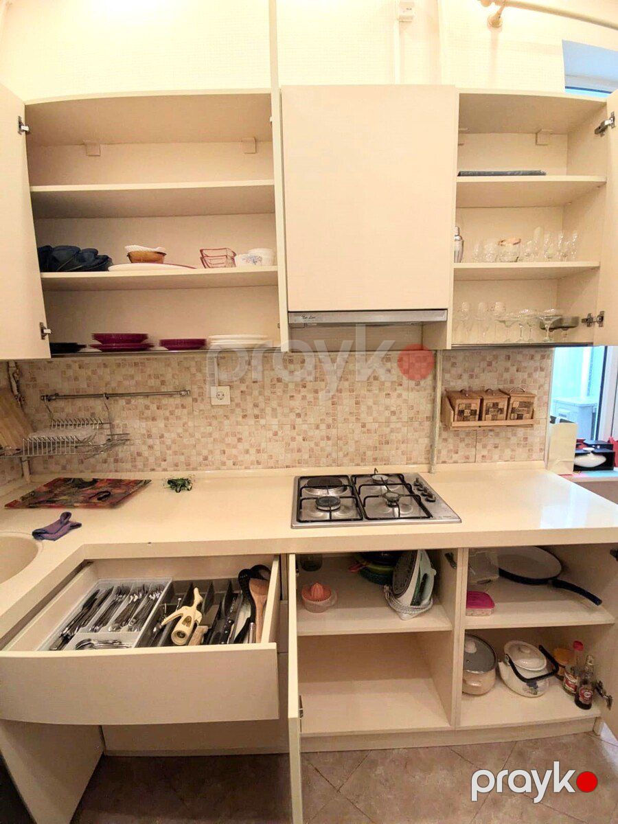 Satılır 4 otaqlı köhnə tikili 135 m² — Mənzil, Bakı (11)