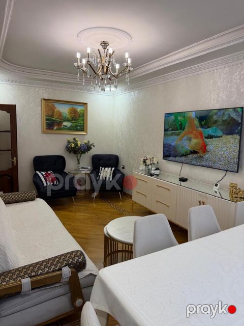 Satılır 2 otaqlı köhnə tikili 60 m² — Bakı