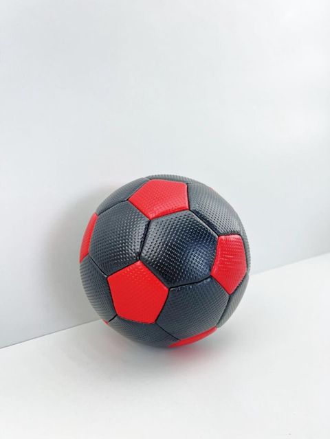 8686 Məhsulun adı: Futbol üçün top, qara/qırmızı, ölçü 3 Brend: No — Спорт и отдых