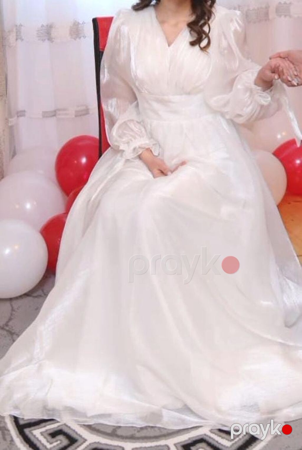 Ağ rəngli zərif gəlin/nişan paltarı. - Model: V-yaxa, beldən yığma — Toy paltarı, Bakı (5)