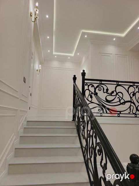 Satılır 5 otaqlı yeni tikili 200 m² — Bakı