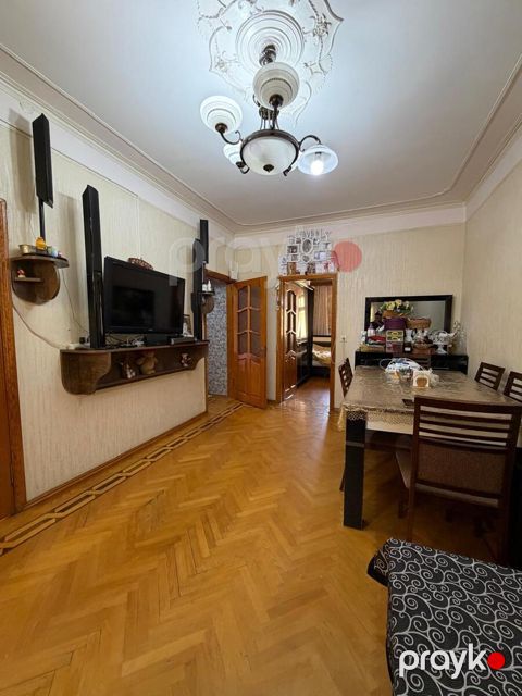 Satılır 2 otaqlı köhnə tikili 60 m² — Bakı