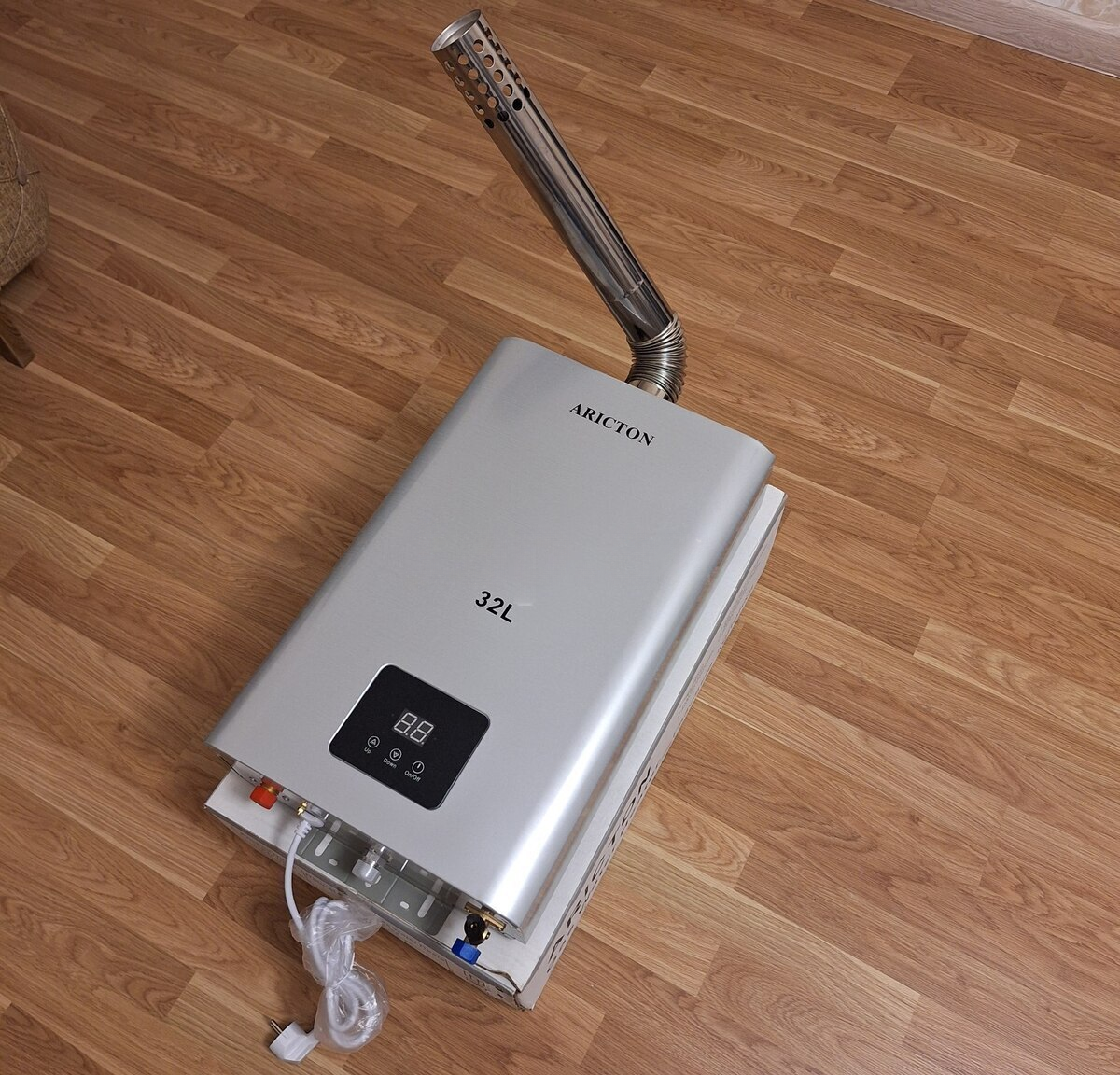 Ariston Su qızdırıcı — Ev texnikası, Bakı (3)