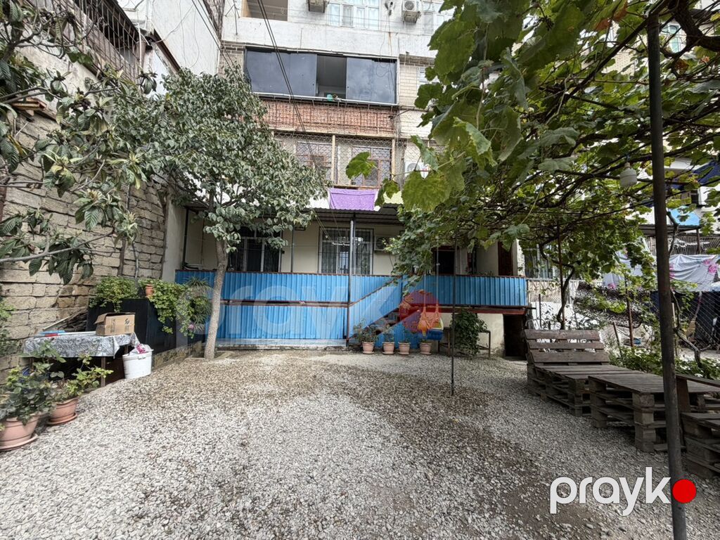 ev eşyalariyla birlikde satilir Həyətli mənzil – yaşıllıqla — Ev, villa, Bakı (3)
