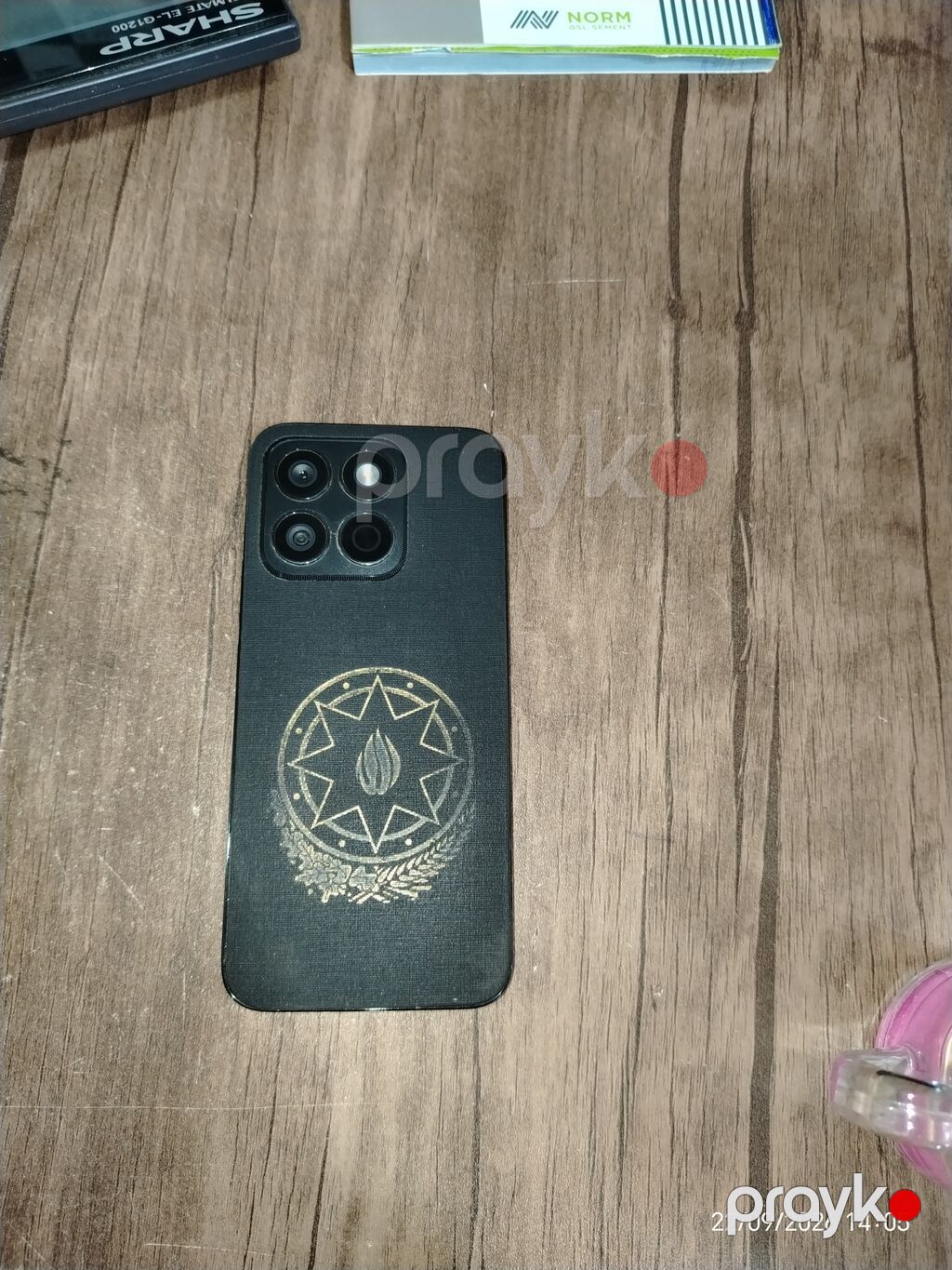 Smartfon – qara rəng, arxa tərəfində Azərbaycan rəmzi olan naxışlı — Digər smartfonlar, Fatmayı (4)