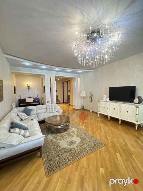 Satılır 4 otaqlı yeni tikili 190 m² — Bakı