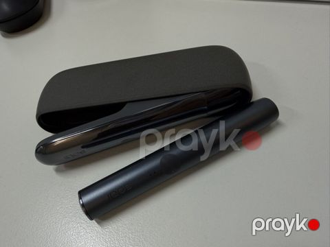 Iqos (heat-not-burn) cihazı – tutqun qara rəngdə uzerinde soyulma — Bakı