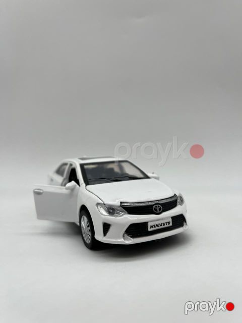 Maşın Toyota Camry, metal, ağ, 3 yaş — Bakı