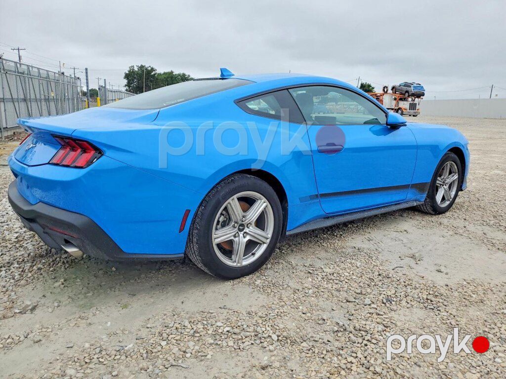 Ford Mustang, 2.3 L, 2025 il, 16 842 km — Avtomobillər (4)