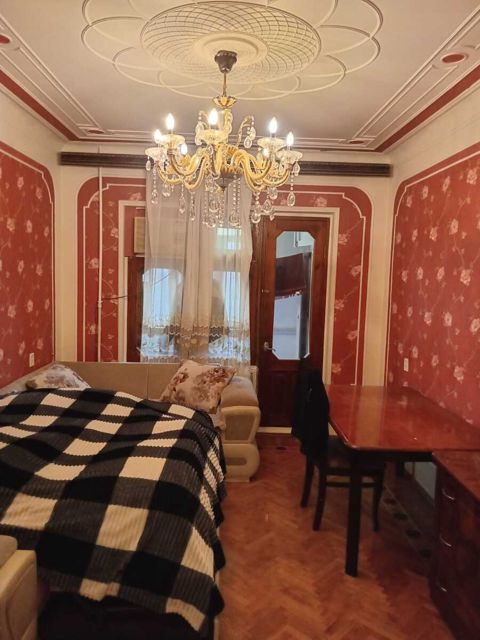 Satılır 5 otaqlı köhnə tikili 120 m² — Apartment