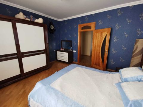 Satılır 4 otaqlı həyət evi/bağ evi 300 m² — Bakı