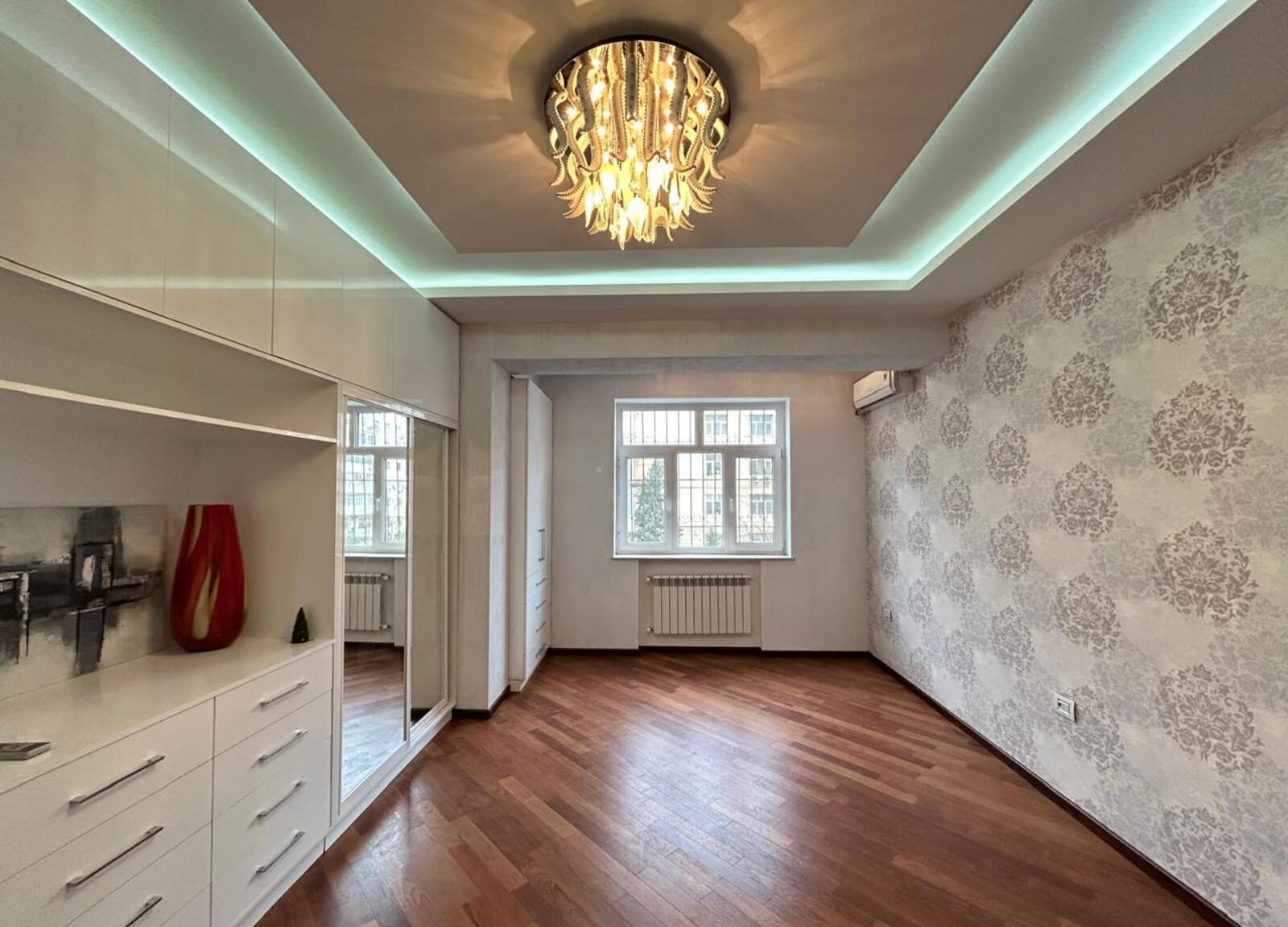 3 otaqlı mənzil 130 m² satılır — Bakı
