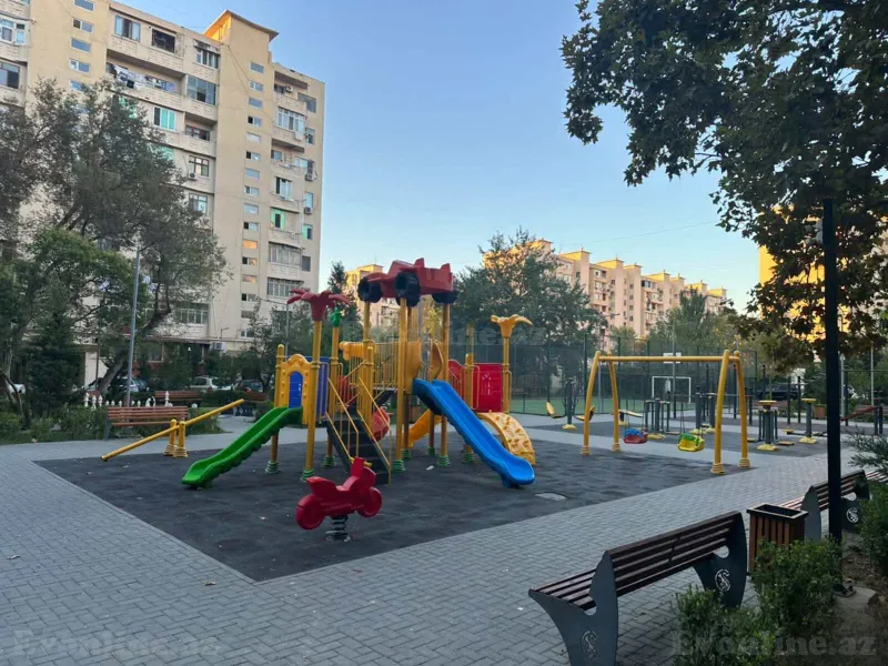 Satılır 3 otaqlı Mənzil Köhnə tikili 60 m² Bakı, Sabunçu r., Bakıxanov — Bakı