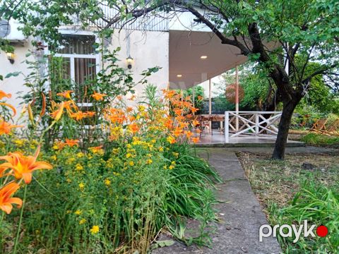 Satılır 3 otaqlı həyət evi/bağ evi 110 m² — Şəki