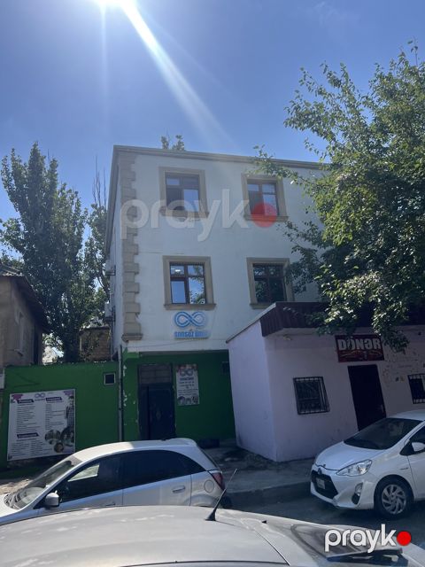 Satılır obyekt 260 m² — Bakı