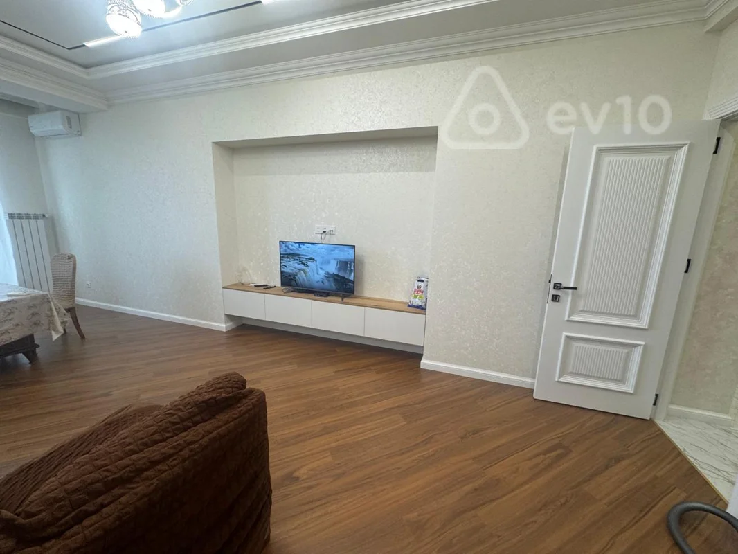 3 otaqlı mənzil, 115 m², Ceyhun Hacıbəyli küç. — kirayə — Mənzil, Bakı (2)