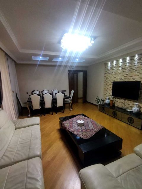 Satılır 4 otaqlı köhnə tikili 181 m² — Sumqayıt