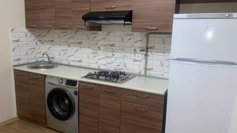 Qaz,su,işıq daimidir.Kombi sistemi var.2 sanitar qovşağı,2 eyvanı — 650 ₼ · 4 бөлме · 9/3 қабат · Баку, Nərimanov · Mənzil Qaz,su,işıq daimidir.Kombi sistemi var.2 sanitar qovşağı,2 eyvanı — Баку