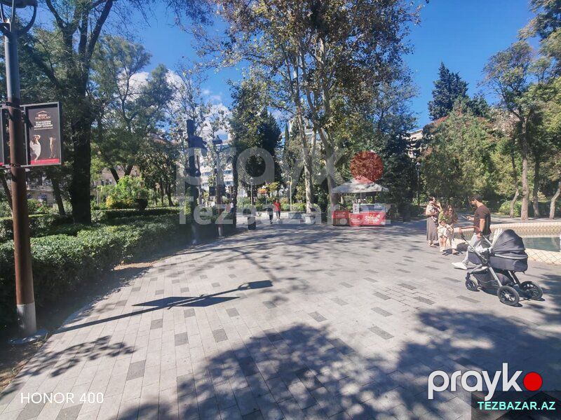 Xaqani Ticarət Mərkəzinin qarşısında — Mənzil, Bakı (10)