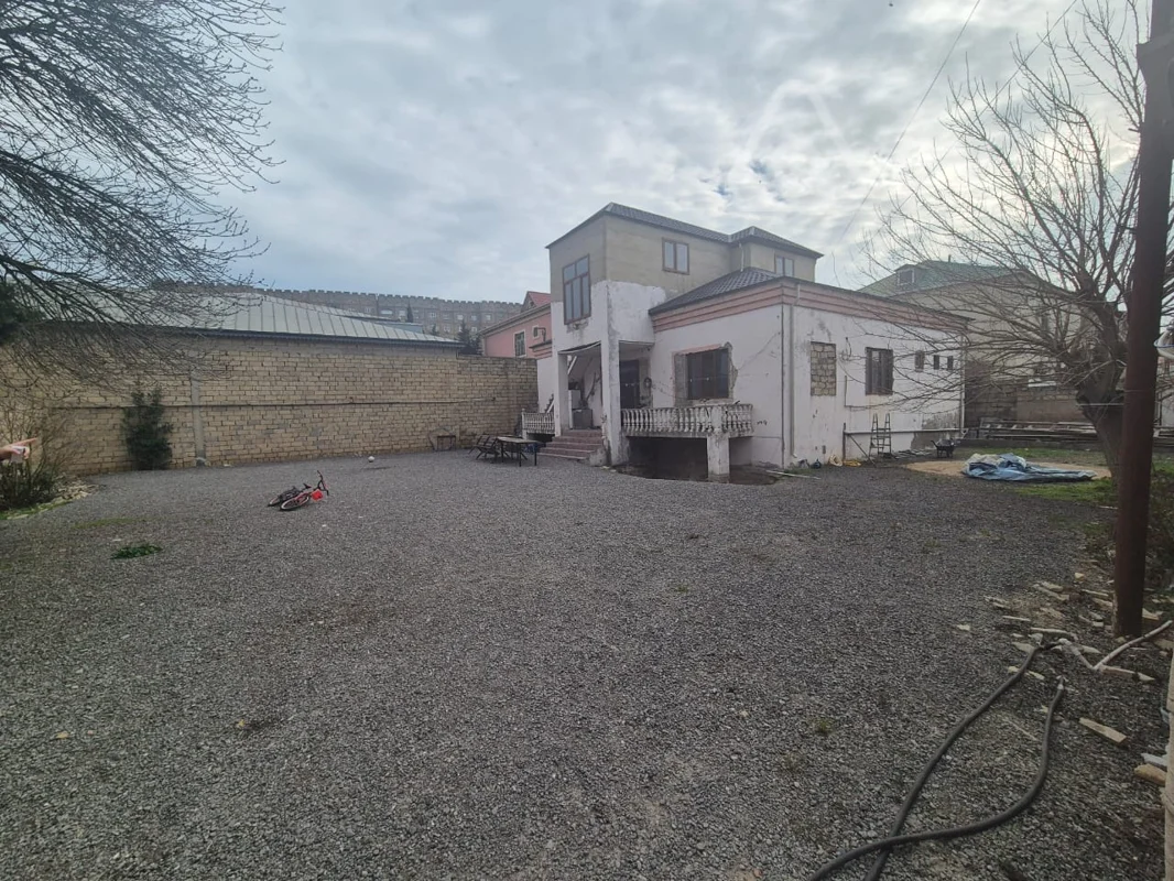 4 otaqlı həyət evi, 200 m², Hüseyn Cavid küçəsi, 213 nömrəli məktəbin yaninda — Bakı