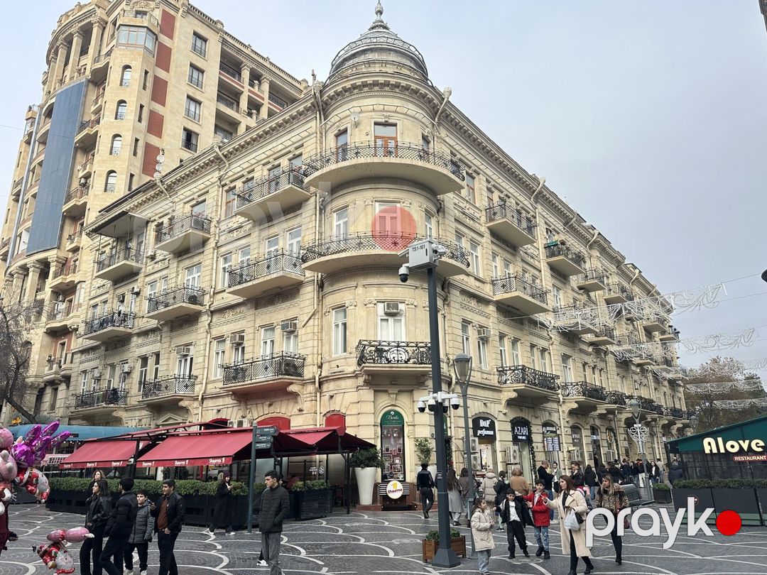 Satılır 6 otaqlı köhnə tikili 320 m² — Mənzil, Bakı (2)