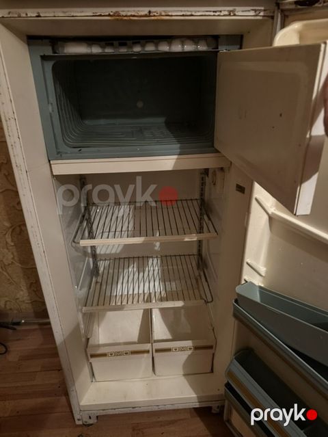 Bir kameralı məişət soyuducusu - Yuxarıda ayrıca dondurucu bölmə (əl — Bakı