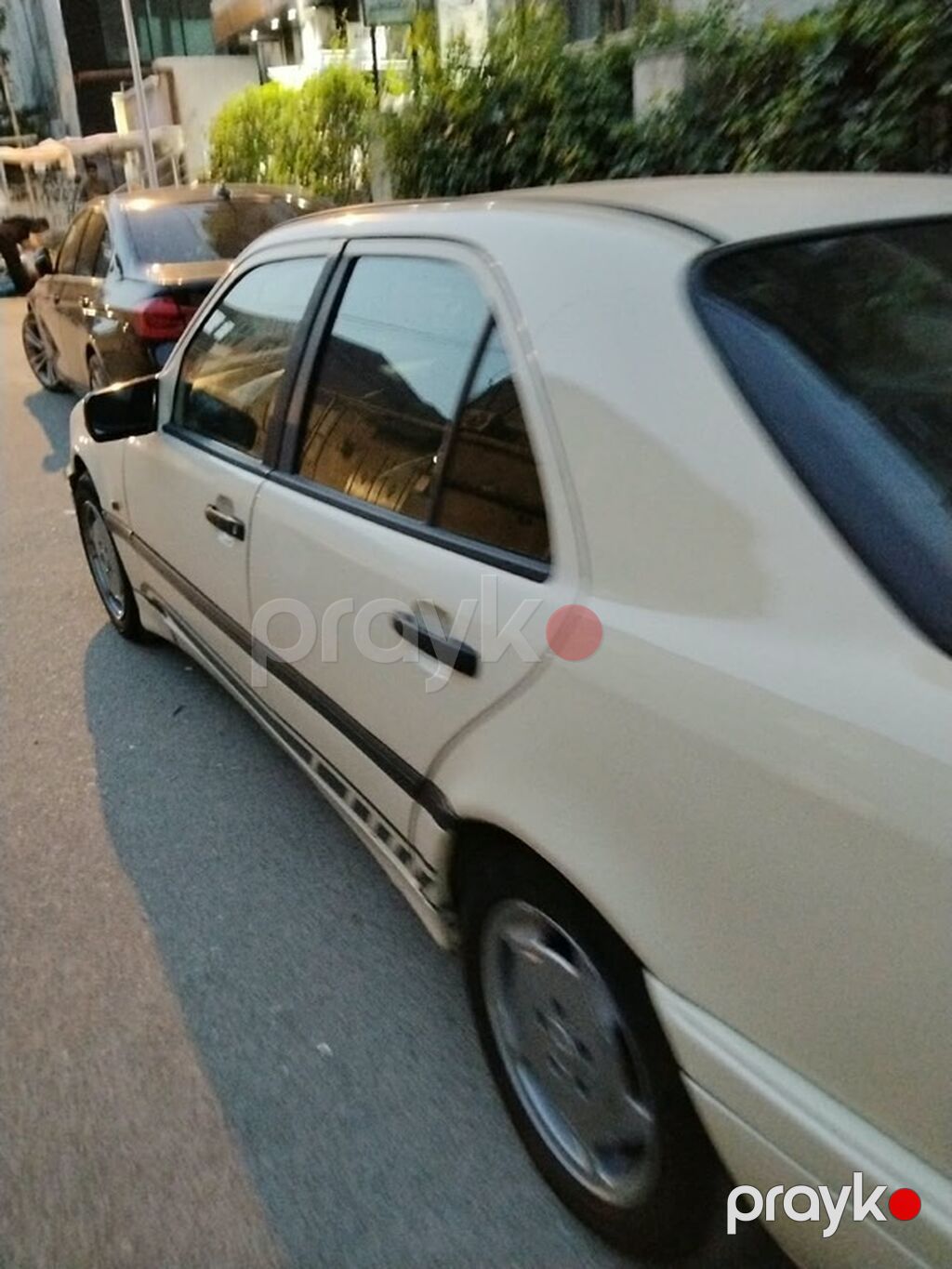 Mercedes-Benz sedan - Kuzov: sedan, bej rəng - Nömrə nişanı — Avtomobillər, Masazır (3)