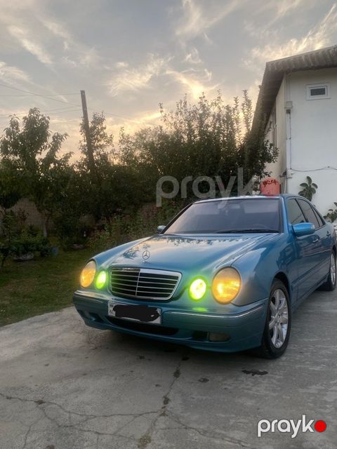 Mercedes E 240, 2.4 L, 1998 il, 271 172 km — Ucar