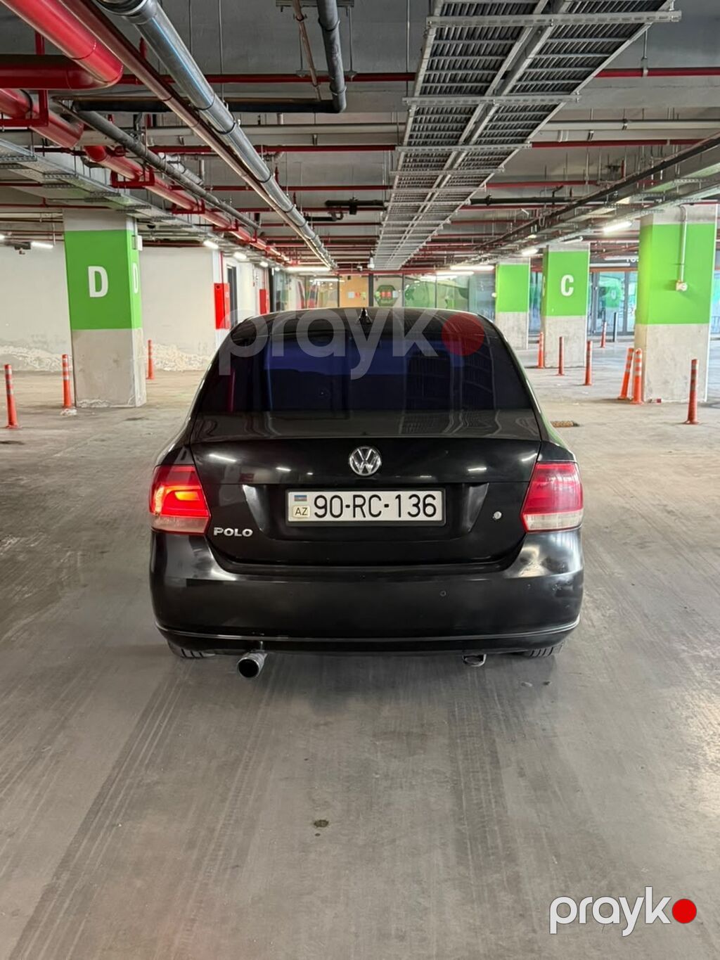 Volkswagen Polo sedan, qara rəng. Avtomobil şəhər və uzun məsafələr — Avtomobillər, Bakı (5)