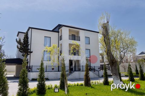 Satılır 10 otaqlı həyət evi/bağ evi 655 m² — Bakı
