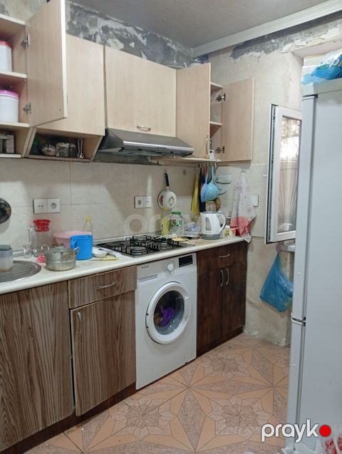 Satılır 2 otaqlı köhnə tikili 45 m² — Bakı