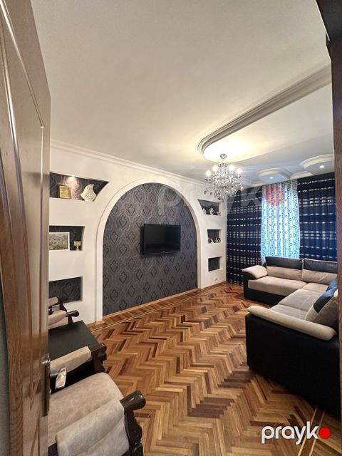 Satılır 4 otaqlı köhnə tikili 100 m² — Bakı