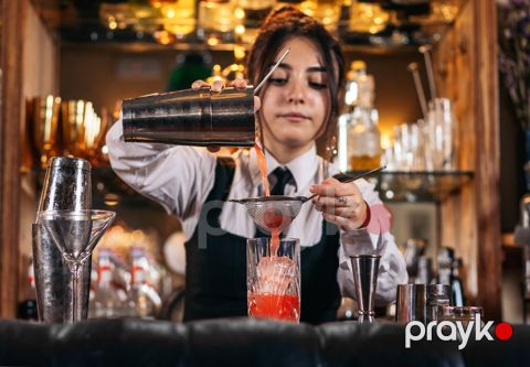 Barmen tələb olunur — Bakı