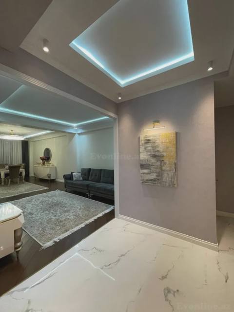 Satılır 4 otaqlı Mənzil Köhnə tikili 145 m² Bakı, Binəqədi r., 8-ci mikrorayon — Qarabağ