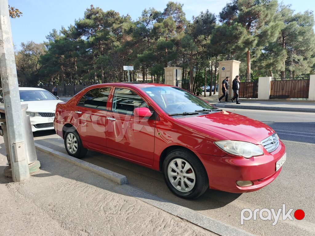 BYD sedan – qırmızı rəng, kompakt və iqtisadi şəhər avtomobili — Avtomobillər, Mehdiabad (2)